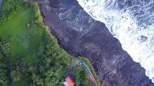 海神庙的悬崖海滩海浪