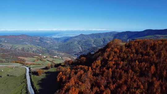 秋季山脉和山谷