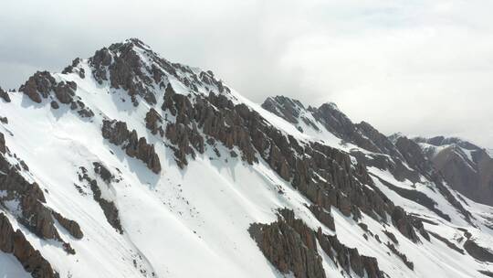 高原雪山