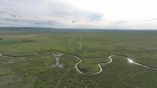 内蒙古草原高压线电塔输送电力实拍视频素材模板下载