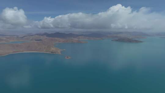 西藏日喀则羊卓雍措圣湖神湖蓝色高空航拍