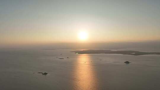 大海航拍海面日出风光飞向大海天空海洋风景视频素材模板下载