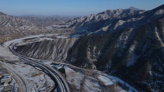 航拍大雪过后的山峰峡谷美景