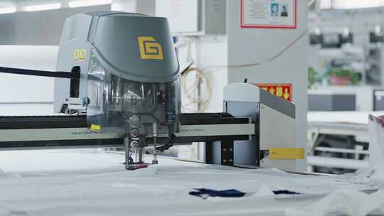 服装厂智能化自动布料裁剪设备裁布作业
