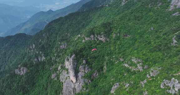 航拍台州临安括苍山风景滑翔伞