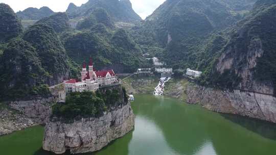 航拍贵州万峰湖城堡山水风光大气景色