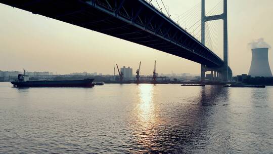上海闵浦大桥傍晚航拍视频素材模板下载