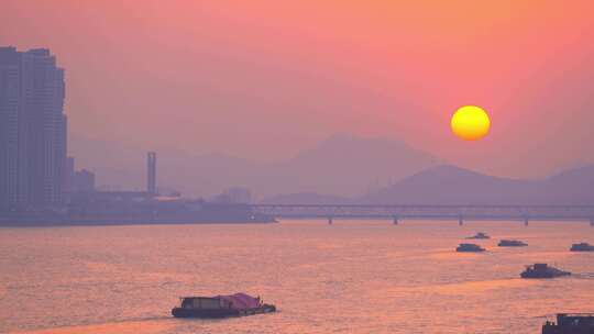 杭州钱塘江日落夕阳船队