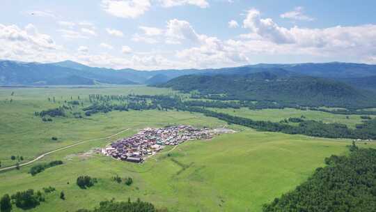 新疆北疆阿勒泰禾木村中国原始乡村风景航拍