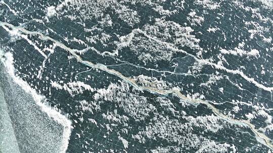 西藏冬季冰湖俯拍