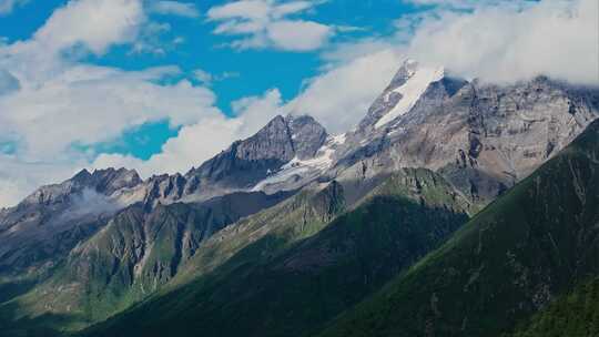 川西四姑娘山山谷雪山河流大气唯美航拍风光