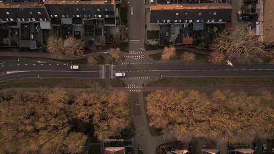 俯拍繁忙的城市高速公路视频素材模板下载