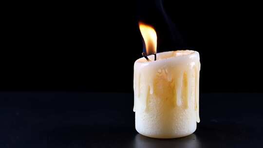 燃烧的蜡烛微距特写素材