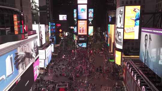 城市航拍纽约时代广场广告牌行人逛街购物