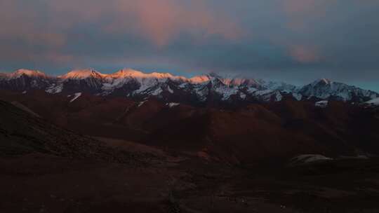 四川甘孜冷嘎措附近与贡嘎雪山