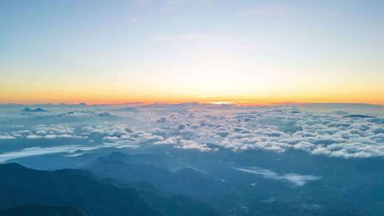 海南五指山热带雨林国家森林公园日出云海