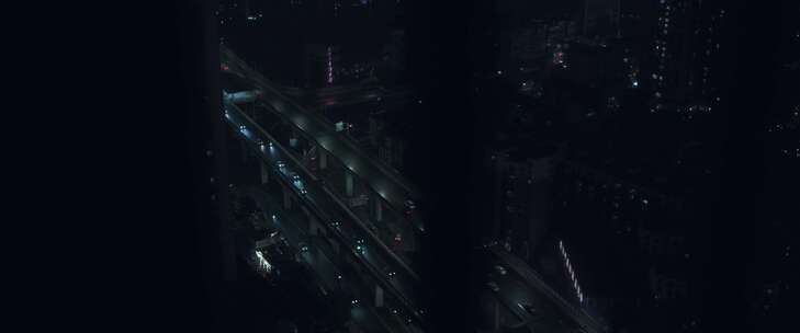 窗户外城市道路夜景