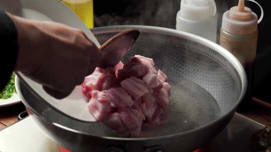 中式特色粤菜菠萝咕噜肉制作及配料