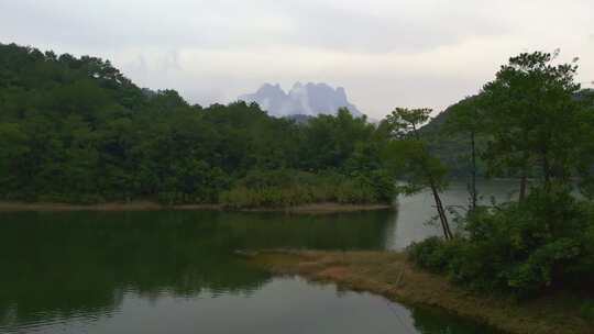 航拍早晨湖面山水自然风景