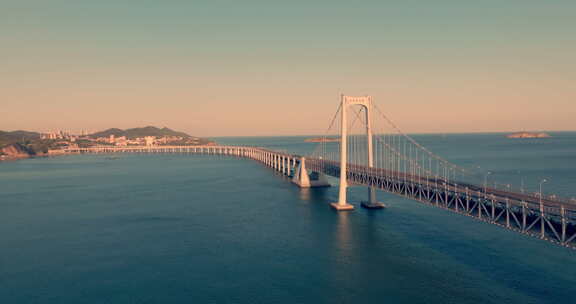 大连航拍海边跨海湾大桥唯美岩壁大海夕阳