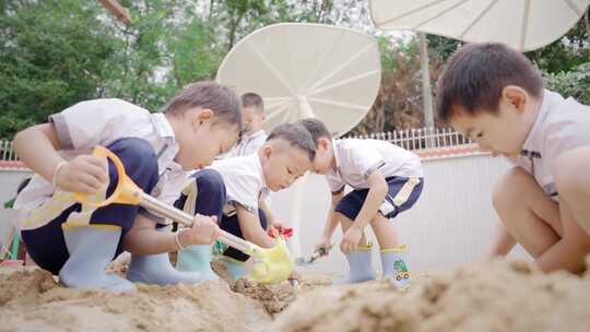 幼儿园小孩开心快乐的玩耍