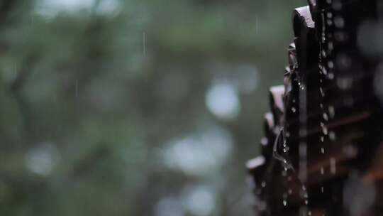 屋檐下的雨滴、下雨、雨水视频素材模板下载