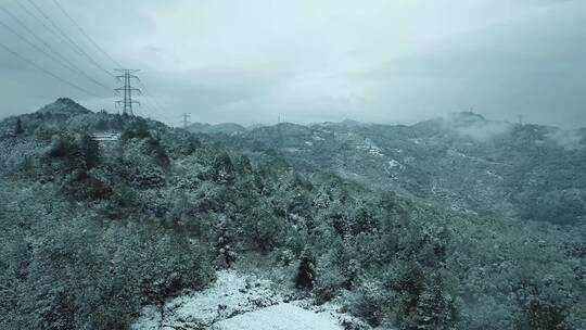 山林雪景