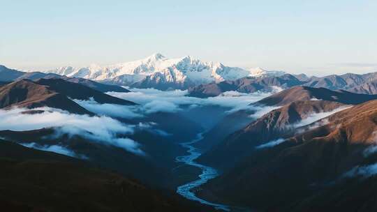 雪山山谷自然风光全景