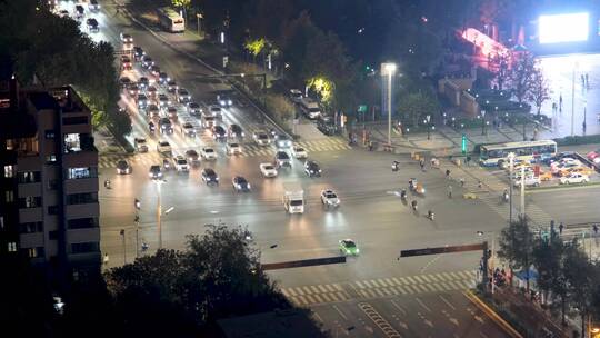 夜晚西安高新区唐延路的车流