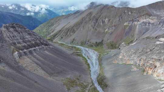 航拍四川岷山山脉群山河谷风光