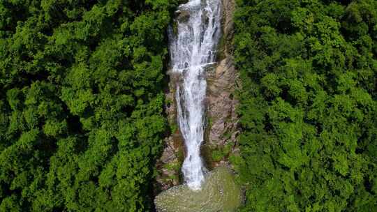 航拍深圳马峦山碧岭瀑布群风光