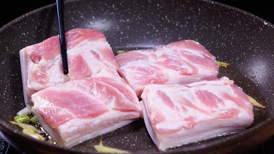4K烹饪新鲜猪肉红烧肉东坡肉油锅