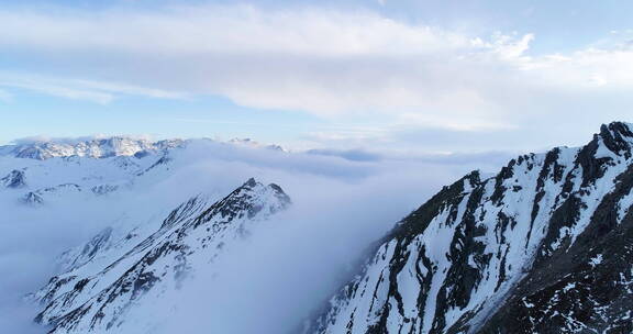 航拍川西雪山巴郎山美丽云海自然风光