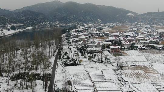 航拍南方乡村田园冬天雪景