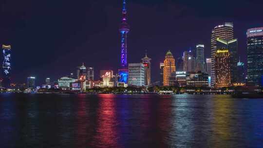 上海外滩夜景延时，东方明珠璀璨夺目