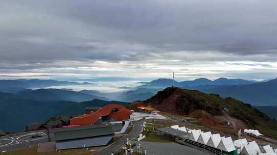 4K航拍四川雅安牛背山星空帐篷酒店