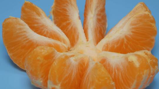 橘子片在平面上旋转