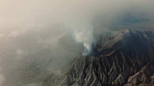 航拍Bromo火山云海