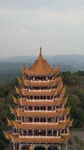 竖版航拍四川遂宁灵泉寺风景区