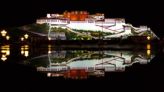 西藏拉萨布达拉宫倒影夜景全景实拍