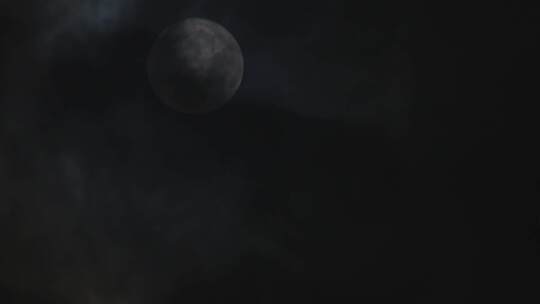 实拍夜晚天空乌云月亮月黑风高视频素材模板下载