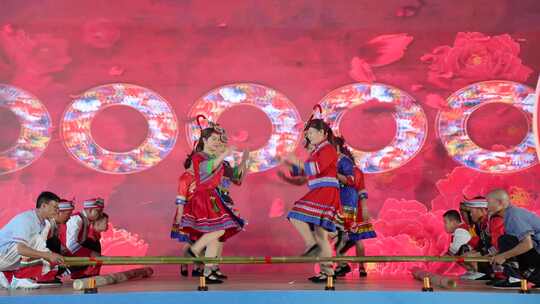 畲族苗彝舞蹈竹竿少数民族表演载歌载舞风情视频素材模板下载