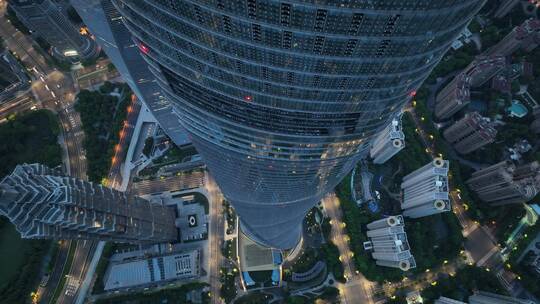 上海中心大厦环绕下降航拍空镜