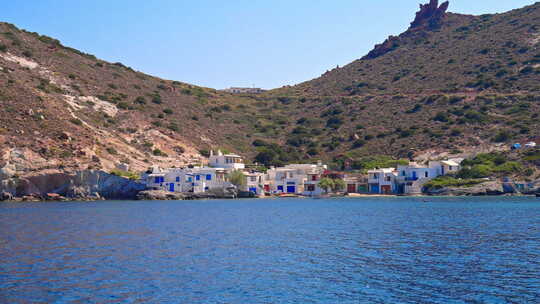 爱琴海边缘的传统希腊渔村