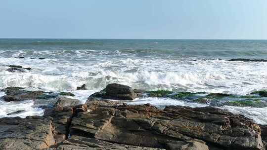 白鹤礁石海浪