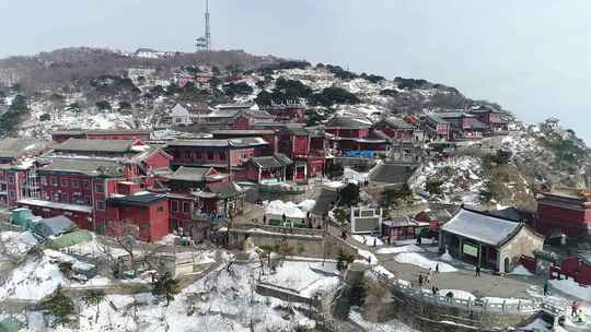 航拍泰山山顶雪景