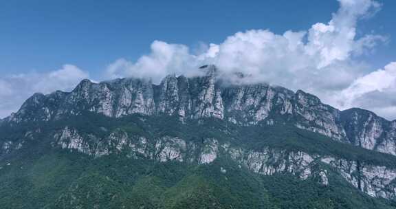 庐山五老峰白云缭绕航拍延时