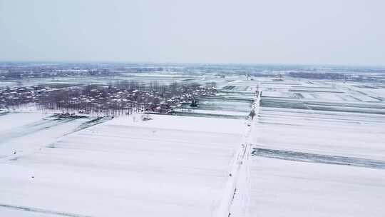 航拍冬天村庄雪景