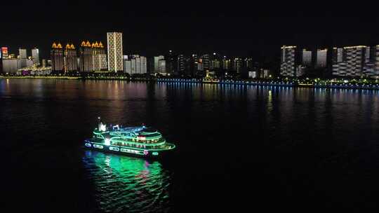 长江荣耀号灯光秀夜景航拍空镜头