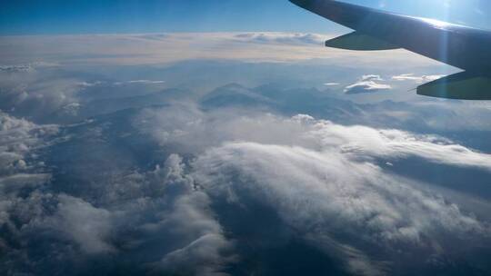 从飞机窗户看到美丽的景色视频素材模板下载